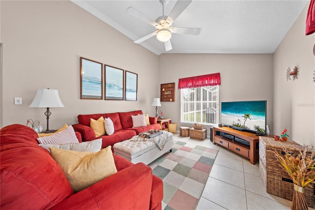 Active With Contract: $385,000 (3 beds, 2 baths, 1686 Square Feet)