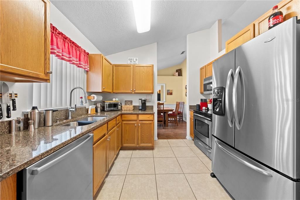 Active With Contract: $385,000 (3 beds, 2 baths, 1686 Square Feet)