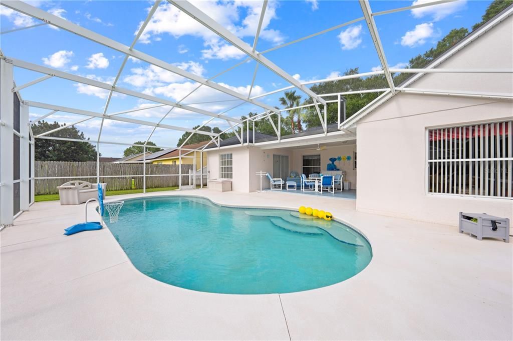 Active With Contract: $385,000 (3 beds, 2 baths, 1686 Square Feet)