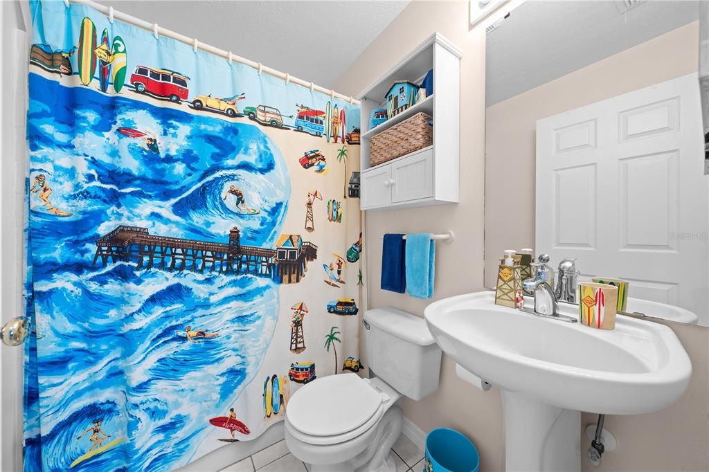 Active With Contract: $385,000 (3 beds, 2 baths, 1686 Square Feet)