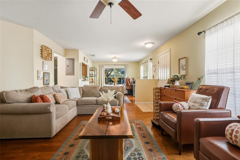 待售: $189,000 (3 贝兹, 2 浴室, 1408 平方英尺)