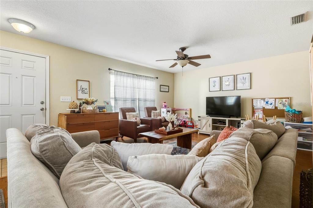 待售: $189,000 (3 贝兹, 2 浴室, 1408 平方英尺)