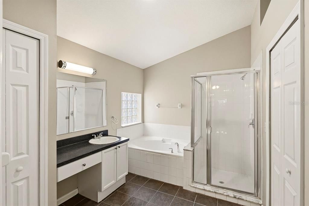 合同活跃: $319,900 (3 贝兹, 2 浴室, 1634 平方英尺)