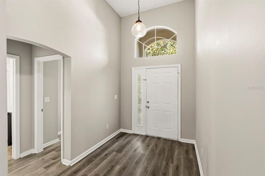 合同活跃: $319,900 (3 贝兹, 2 浴室, 1634 平方英尺)