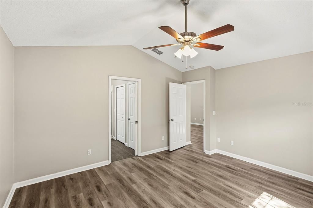 合同活跃: $319,900 (3 贝兹, 2 浴室, 1634 平方英尺)