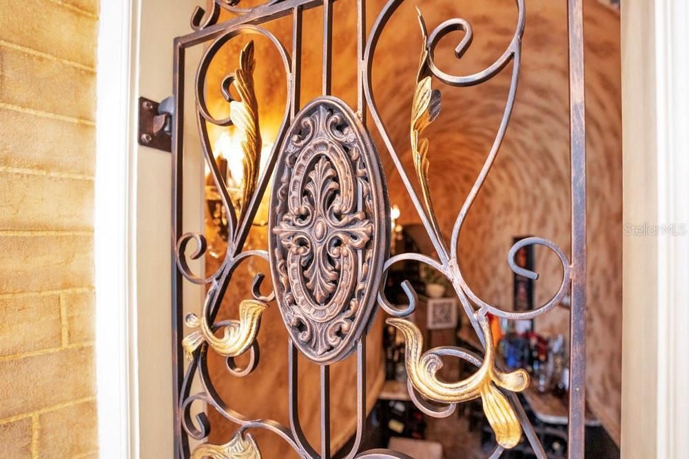 Activo con contrato: $2,190,000 (5 camas, 6 baños, 5838 Pies cuadrados)