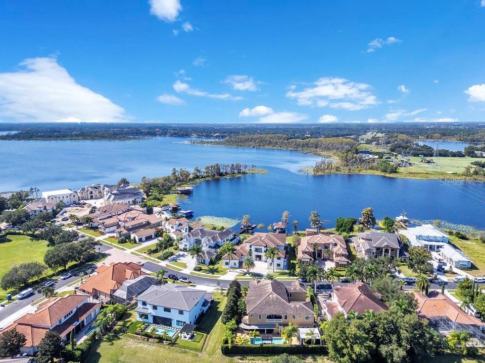 Activo con contrato: $2,190,000 (5 camas, 6 baños, 5838 Pies cuadrados)