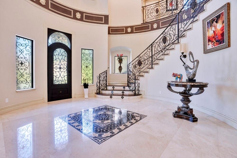 Activo con contrato: $2,190,000 (5 camas, 6 baños, 5838 Pies cuadrados)