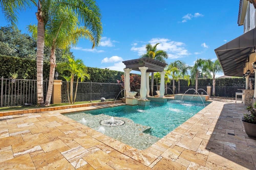 Activo con contrato: $2,190,000 (5 camas, 6 baños, 5838 Pies cuadrados)