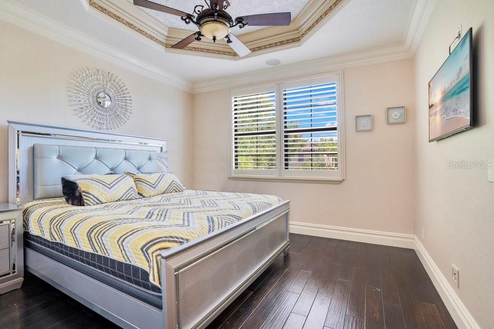 Activo con contrato: $2,190,000 (5 camas, 6 baños, 5838 Pies cuadrados)