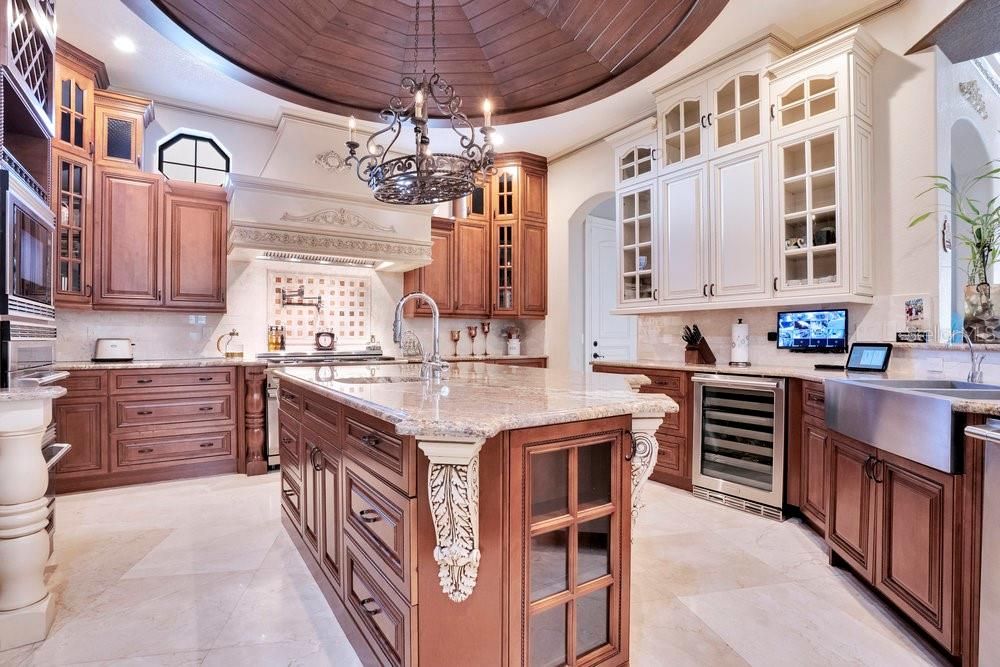 Activo con contrato: $2,190,000 (5 camas, 6 baños, 5838 Pies cuadrados)