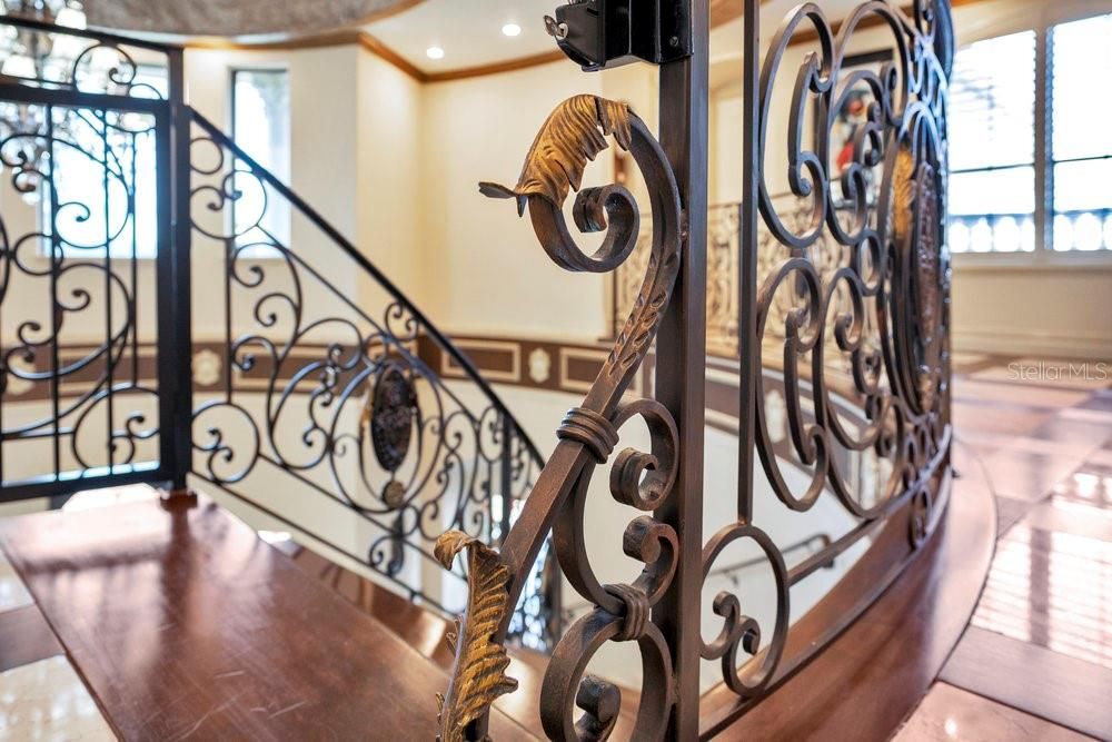 Activo con contrato: $2,190,000 (5 camas, 6 baños, 5838 Pies cuadrados)