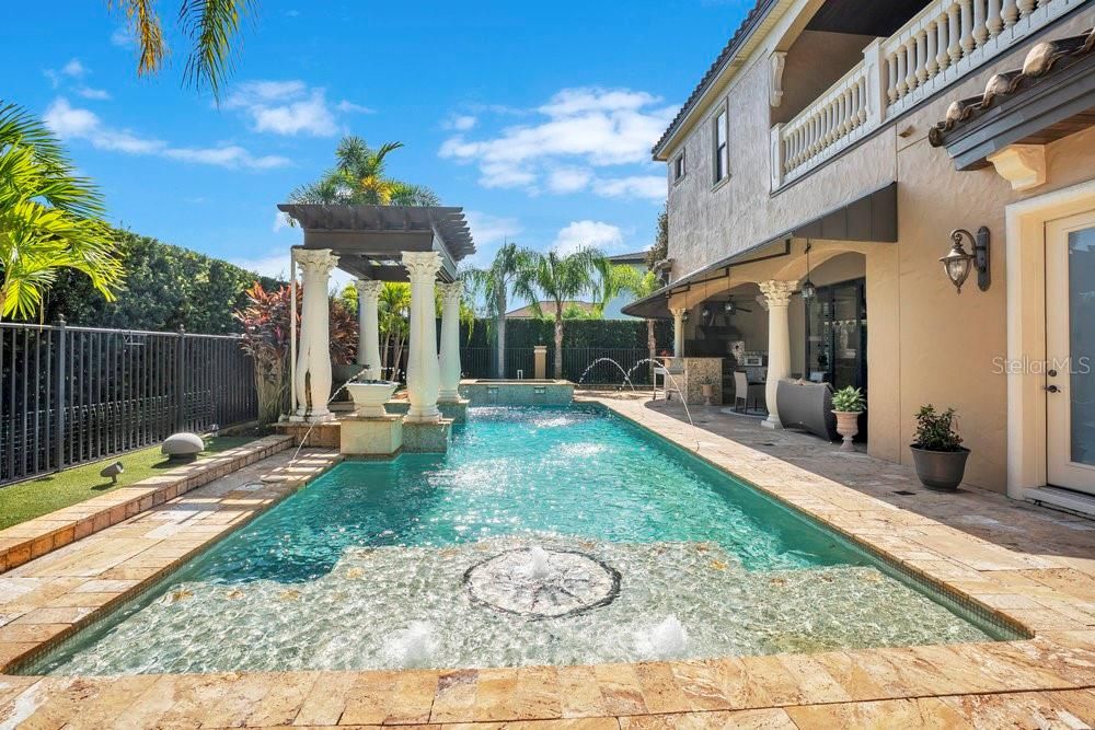 Activo con contrato: $2,190,000 (5 camas, 6 baños, 5838 Pies cuadrados)