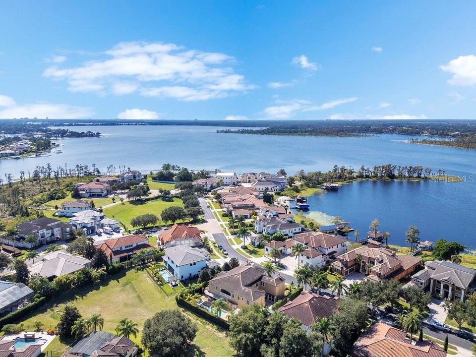 Activo con contrato: $2,190,000 (5 camas, 6 baños, 5838 Pies cuadrados)