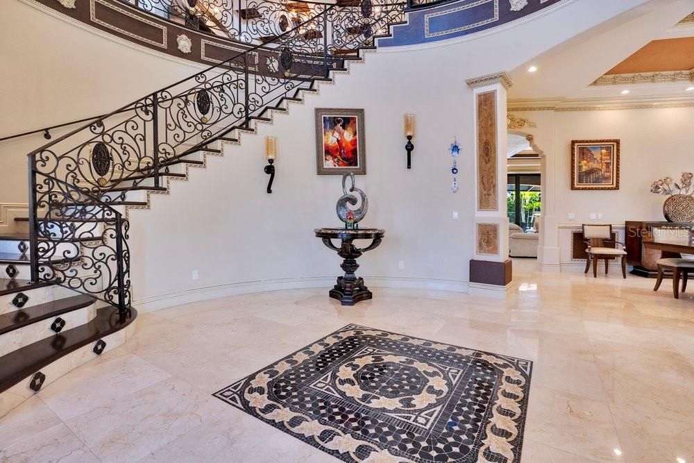 Activo con contrato: $2,190,000 (5 camas, 6 baños, 5838 Pies cuadrados)