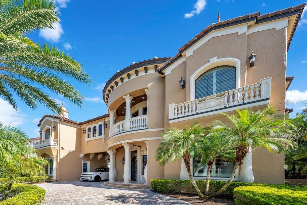 Activo con contrato: $2,190,000 (5 camas, 6 baños, 5838 Pies cuadrados)