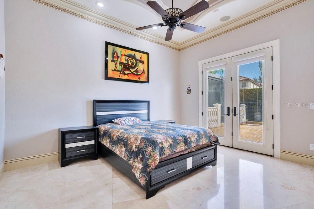 Activo con contrato: $2,190,000 (5 camas, 6 baños, 5838 Pies cuadrados)