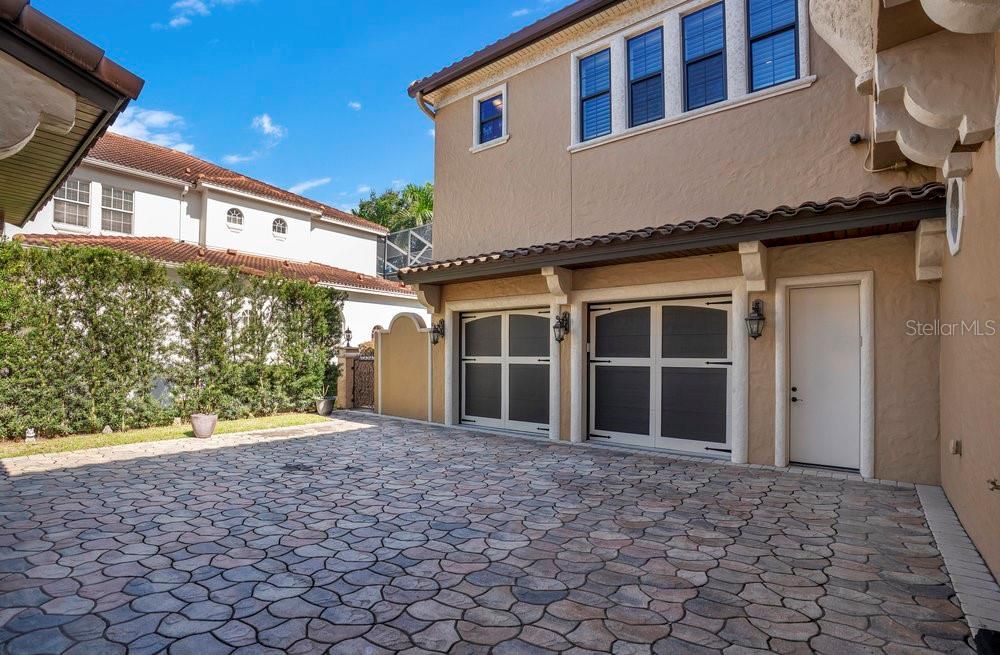 Activo con contrato: $2,190,000 (5 camas, 6 baños, 5838 Pies cuadrados)