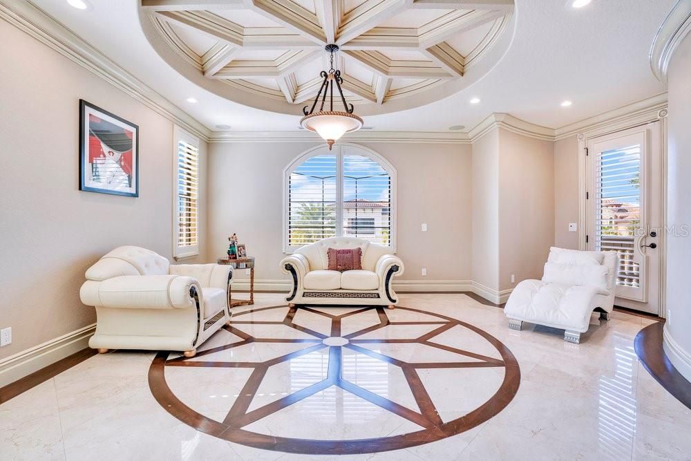 Activo con contrato: $2,190,000 (5 camas, 6 baños, 5838 Pies cuadrados)