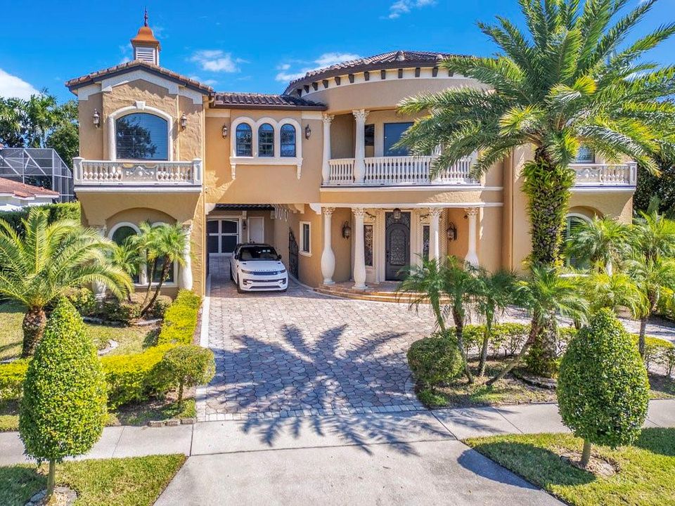 Activo con contrato: $2,190,000 (5 camas, 6 baños, 5838 Pies cuadrados)