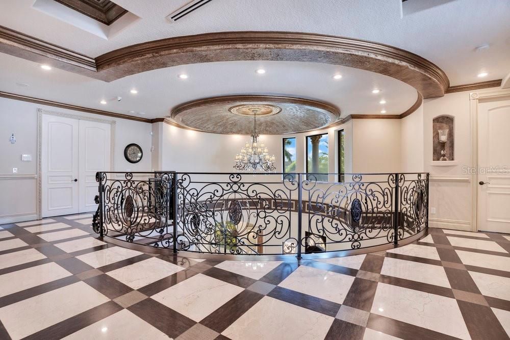 Activo con contrato: $2,190,000 (5 camas, 6 baños, 5838 Pies cuadrados)