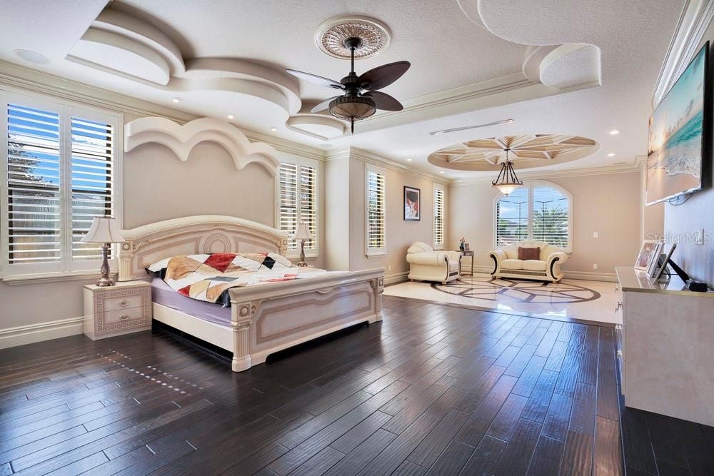 Activo con contrato: $2,190,000 (5 camas, 6 baños, 5838 Pies cuadrados)