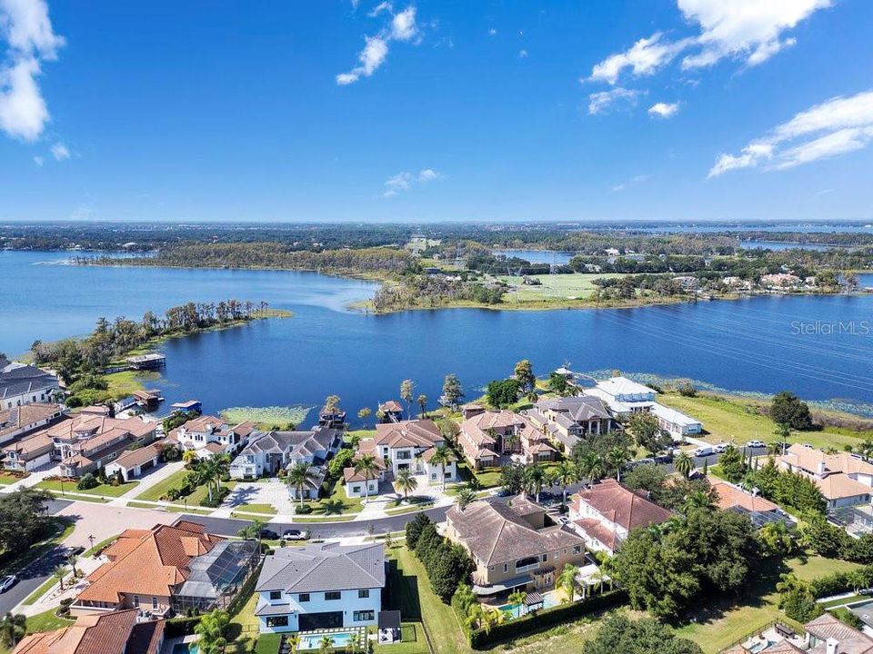 Activo con contrato: $2,190,000 (5 camas, 6 baños, 5838 Pies cuadrados)