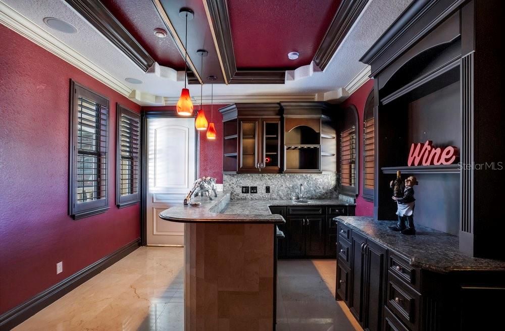 Activo con contrato: $2,190,000 (5 camas, 6 baños, 5838 Pies cuadrados)