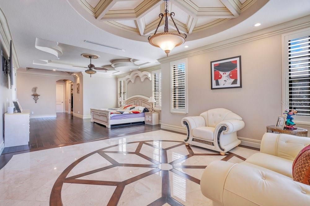 Activo con contrato: $2,190,000 (5 camas, 6 baños, 5838 Pies cuadrados)