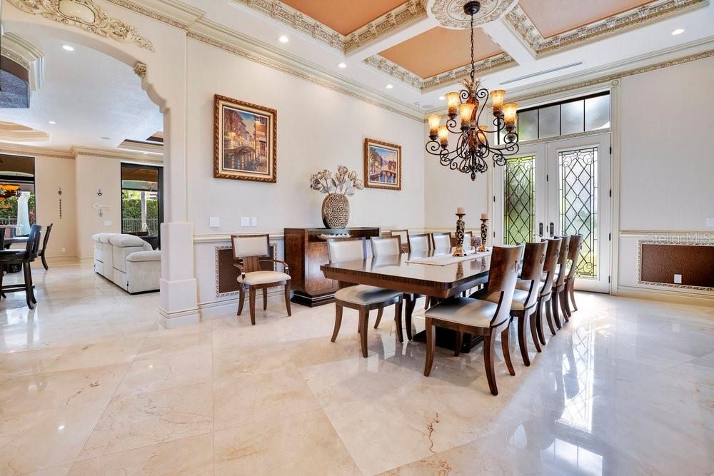 Activo con contrato: $2,190,000 (5 camas, 6 baños, 5838 Pies cuadrados)