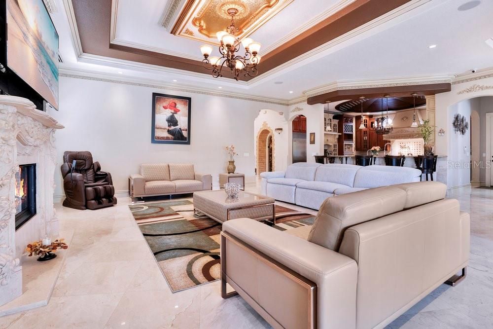 Activo con contrato: $2,190,000 (5 camas, 6 baños, 5838 Pies cuadrados)