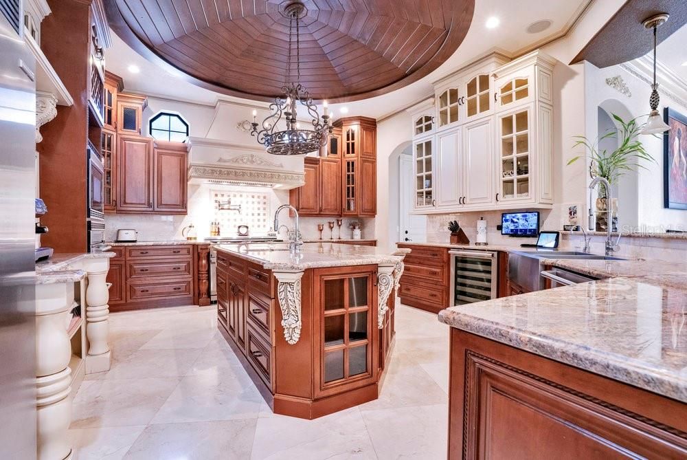 Activo con contrato: $2,190,000 (5 camas, 6 baños, 5838 Pies cuadrados)