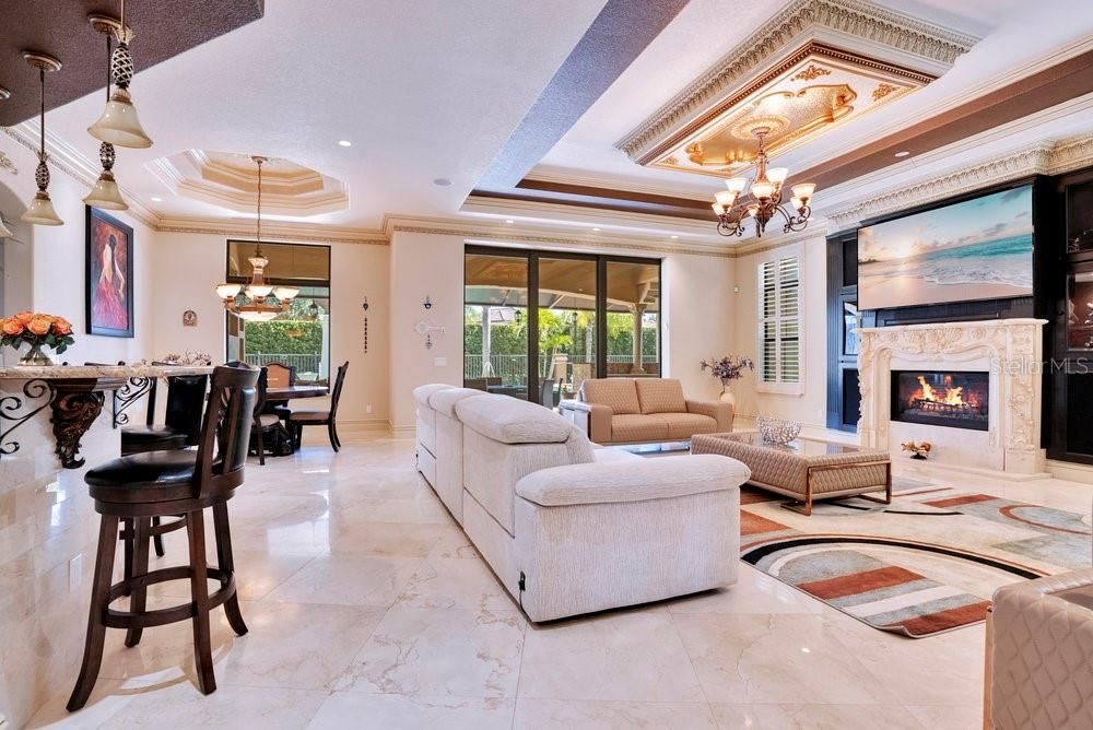 Activo con contrato: $2,190,000 (5 camas, 6 baños, 5838 Pies cuadrados)