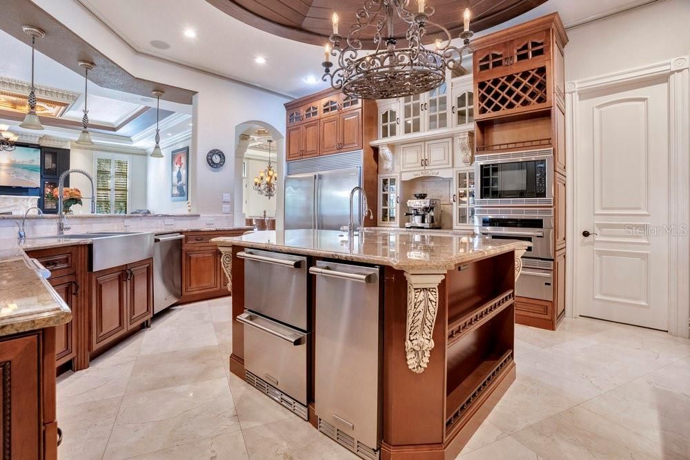 Activo con contrato: $2,190,000 (5 camas, 6 baños, 5838 Pies cuadrados)