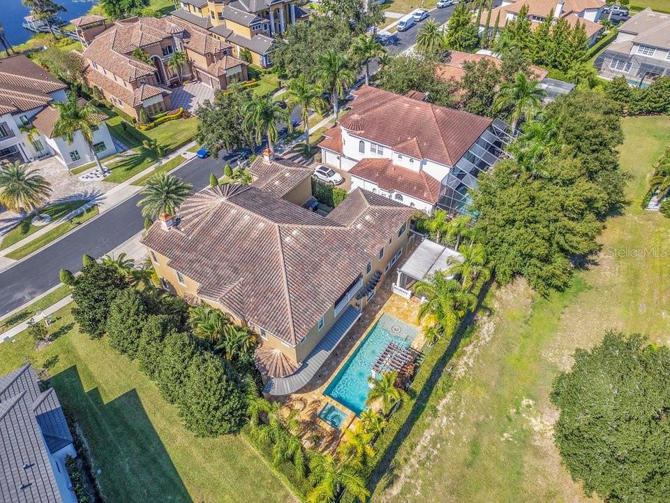 Activo con contrato: $2,190,000 (5 camas, 6 baños, 5838 Pies cuadrados)