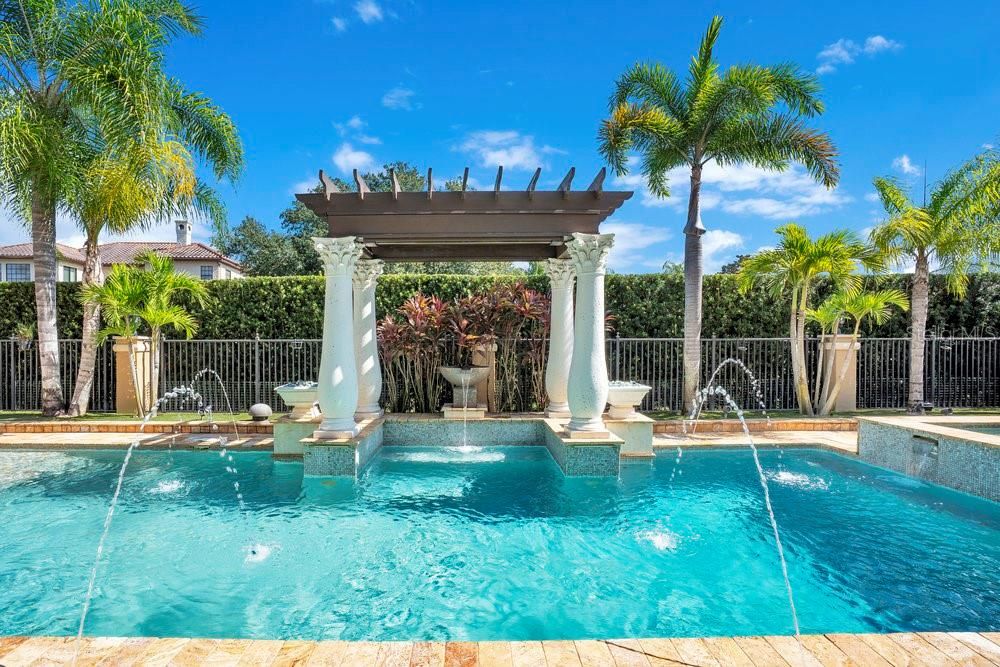 Activo con contrato: $2,190,000 (5 camas, 6 baños, 5838 Pies cuadrados)