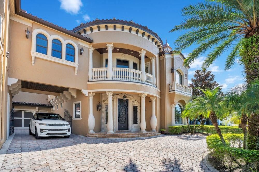 Activo con contrato: $2,190,000 (5 camas, 6 baños, 5838 Pies cuadrados)