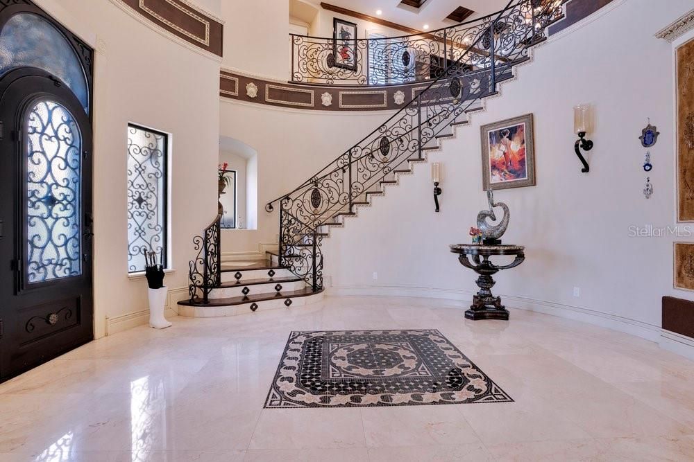 Activo con contrato: $2,190,000 (5 camas, 6 baños, 5838 Pies cuadrados)