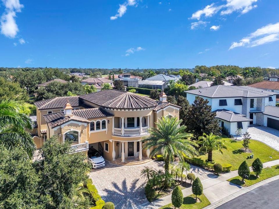 Activo con contrato: $2,190,000 (5 camas, 6 baños, 5838 Pies cuadrados)