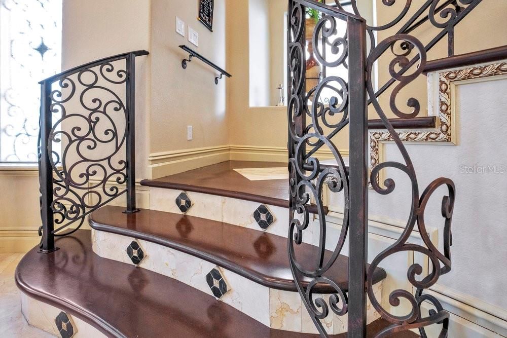 Activo con contrato: $2,190,000 (5 camas, 6 baños, 5838 Pies cuadrados)