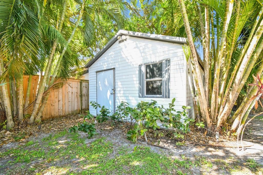 For Sale: $805,000 (3 beds, 2 baths, 1525 Square Feet)