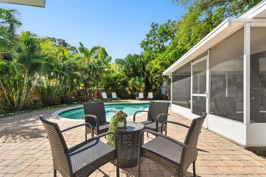 For Sale: $805,000 (3 beds, 2 baths, 1525 Square Feet)