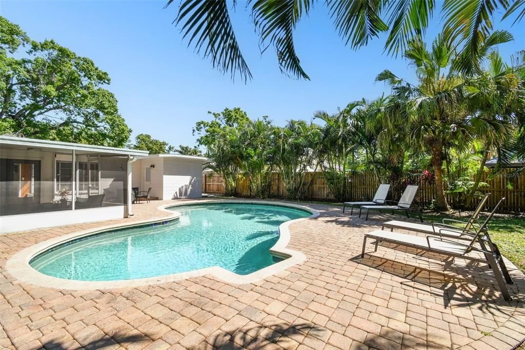 For Sale: $805,000 (3 beds, 2 baths, 1525 Square Feet)