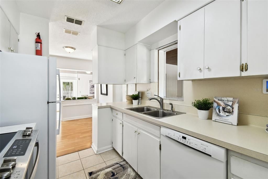 For Sale: $805,000 (3 beds, 2 baths, 1525 Square Feet)