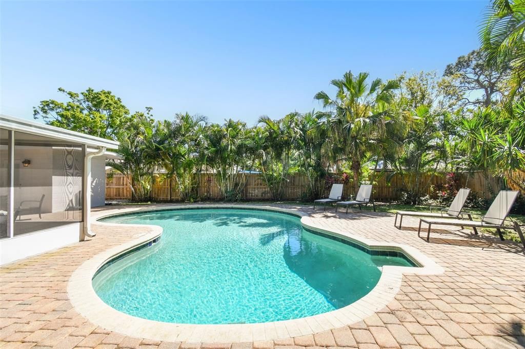 For Sale: $805,000 (3 beds, 2 baths, 1525 Square Feet)