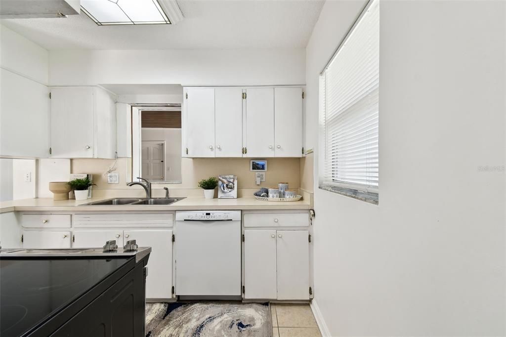 For Sale: $805,000 (3 beds, 2 baths, 1525 Square Feet)