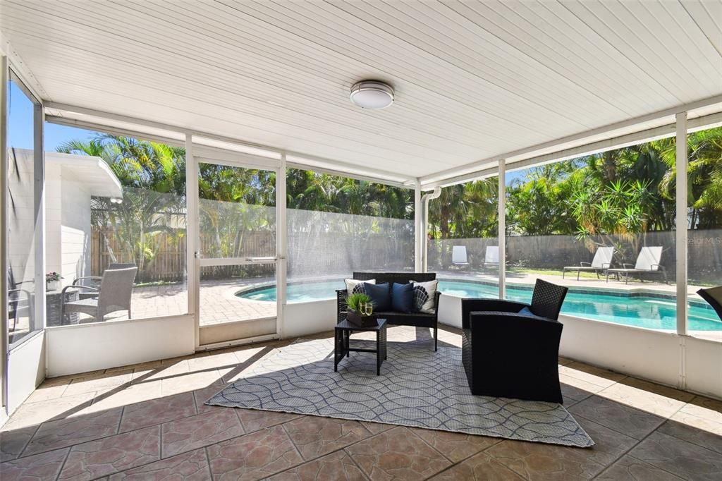 For Sale: $805,000 (3 beds, 2 baths, 1525 Square Feet)