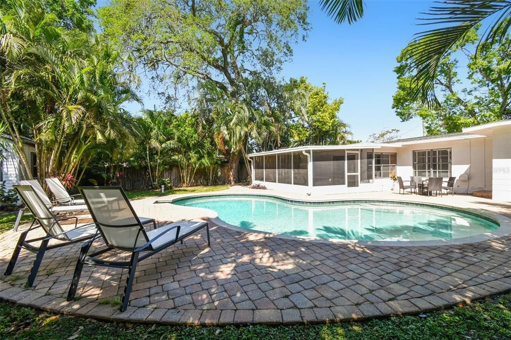 For Sale: $805,000 (3 beds, 2 baths, 1525 Square Feet)