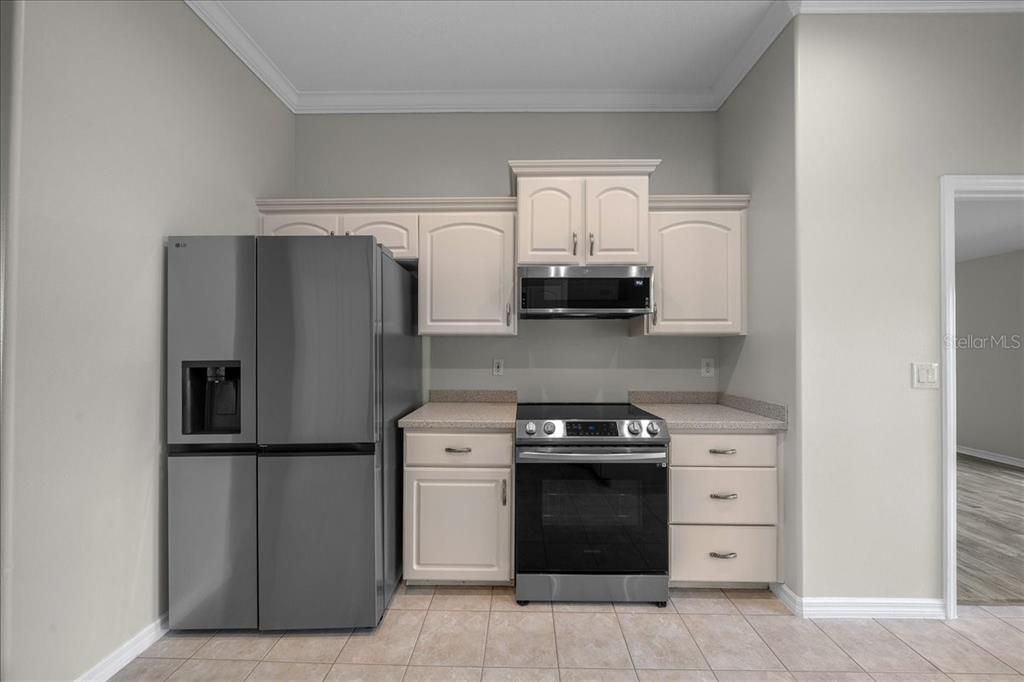 合同活跃: $439,000 (4 贝兹, 3 浴室, 2374 平方英尺)