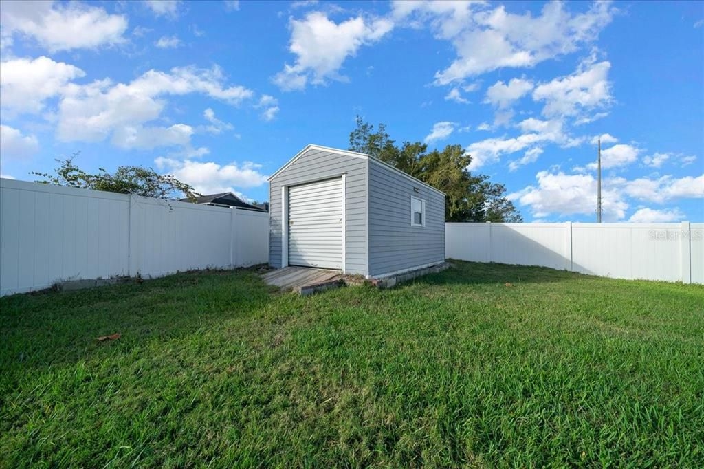 合同活跃: $439,000 (4 贝兹, 3 浴室, 2374 平方英尺)